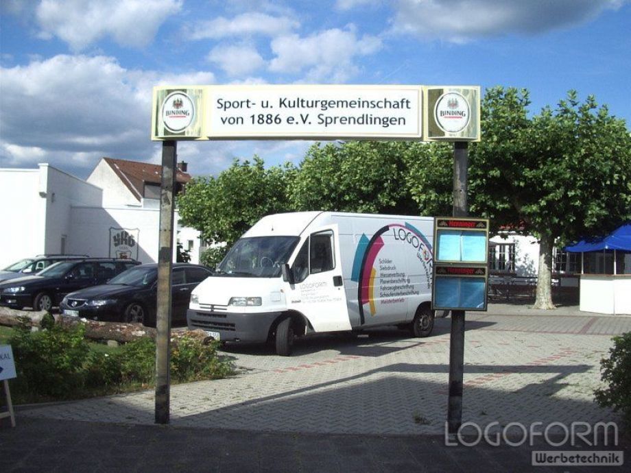Beschriftung von Werbeschildern und Firmenschildern - Logoform Werbetecnhnik GmbH Heusenstamm