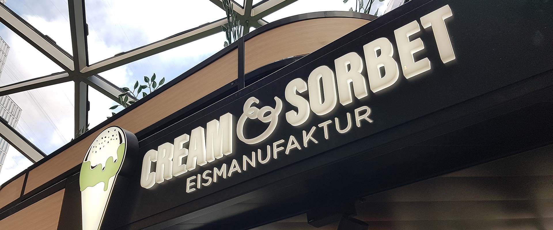 Lichtwerbung, Lichtwerbeanlagen, Leuchtbuchstaben, Leuchtlogos, Leuchttransparente, Leuchtschriften - Logoform Werbetecnhnik GmbH in Heusenstamm