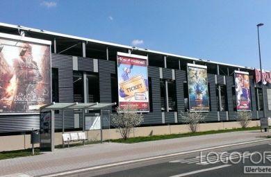 Spannplakate & Fahnen als auffällige Außenwerbung - Logoform Werbetechnik GmbH in Heusenstamm